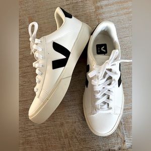 Veja Campo Leather Sneaker Size 38